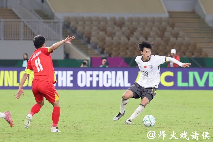 U23男足晋级亚洲杯决赛 中国足球期待更进一步(体育大看台) U23男足晋级亚洲杯决赛 中国足球期待更进一步(体育大看台)
