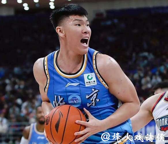 范子铭：今天开赛前压力挺大 第四节拼抢篮板球更多是本能反应