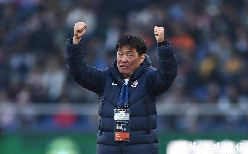 李霄鹏携蒿俊闵告别青岛海牛，下一站五大猜想引爆球迷热议，去向成谜引关注