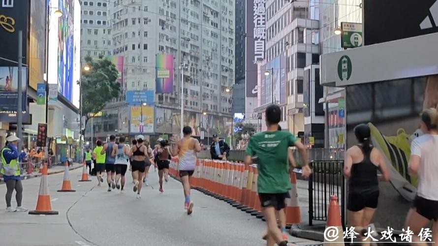 香港马拉松完赛 超7万跑者参加